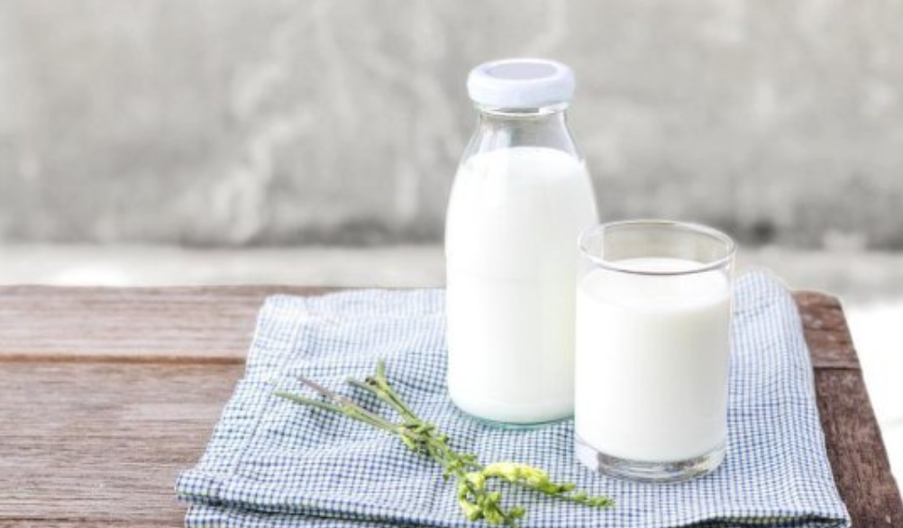 Robert Cohen: Milk – The Deadly Poison