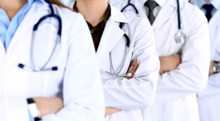 1 in 10 Surveyed Doctors Believe C0VID Shots Aren’t Safe — But Is the Number Even Higher?