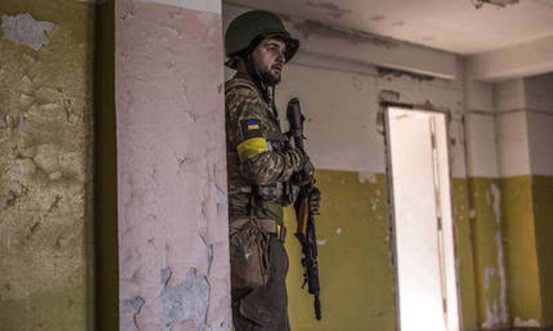 Zelensky Aide Explains Why Ukraine Fights in Urban Areas