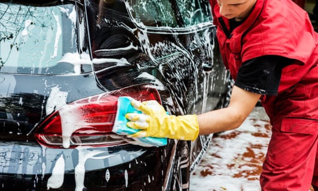 A Ukrainian Man Screams at a Boy Who Washes Cars Trying to Help His Mom Save up Money so They Can Move to Russia