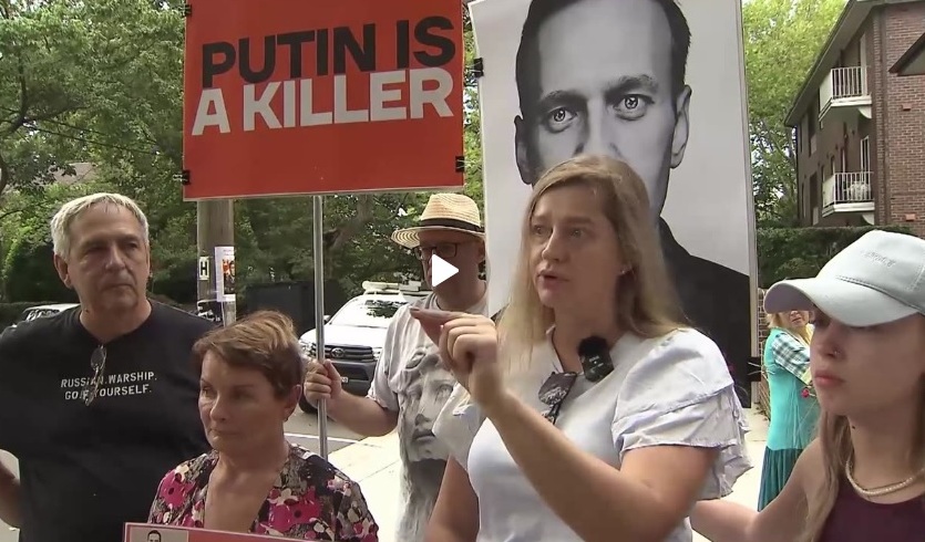 An Infuriated Navalny Supporter Told Australian Media Today that Anti-vaxxers & Putin Supporters are “Dangerous”