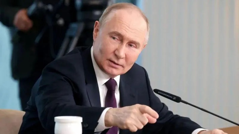 Putin Warns Russia Could Provide Weapons to Strike West