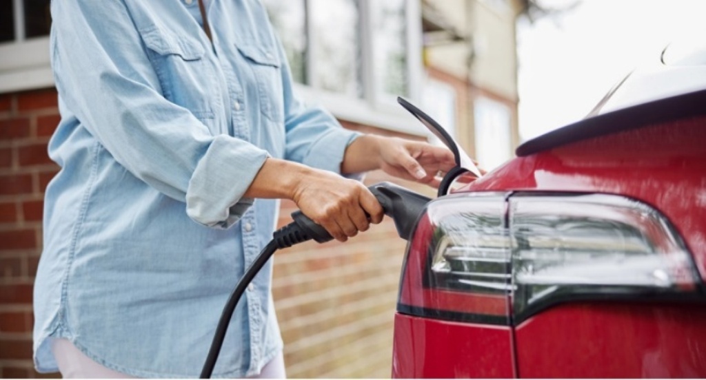 Punish EV Owners Who Charge at Peak Times