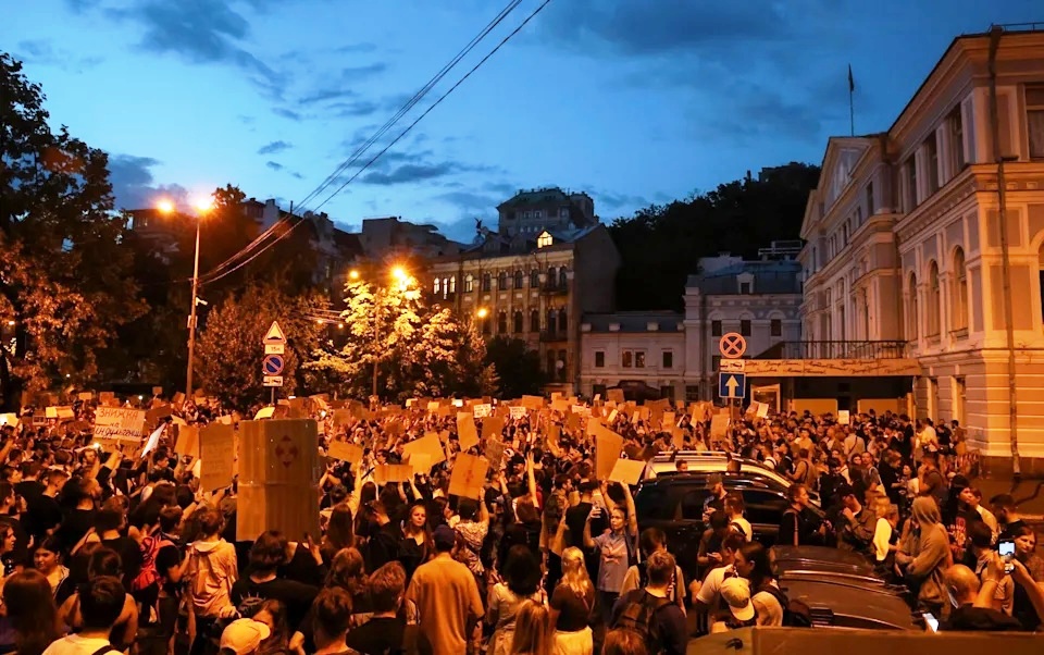 This is Kyiv Right NOW. Crowds Chanting Anti-Zelensky Slogans in the Capital