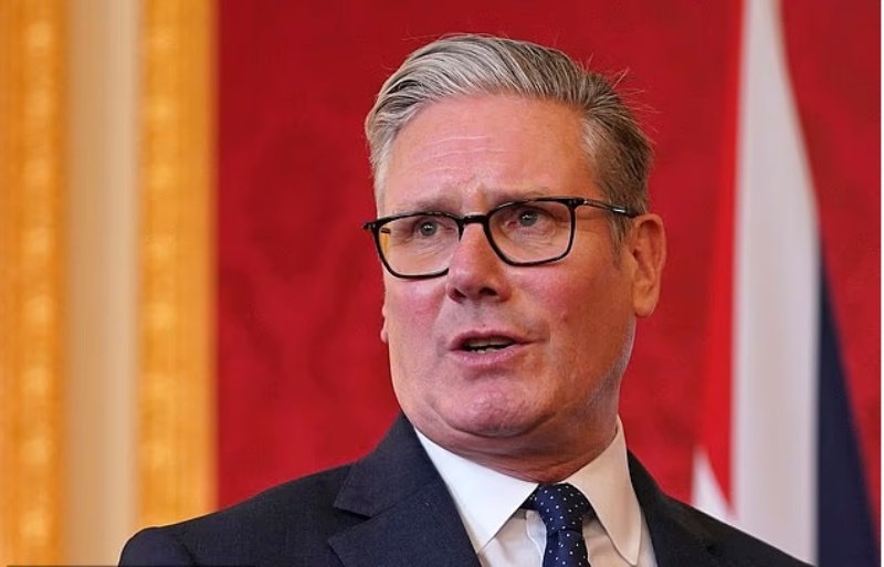 Starmer Goes Into Meltdown! Another Disastrous Day for Labour Sees a Key Aide Quit and PM Admit he DID Know About Epstein Emails as Unrest Mounts