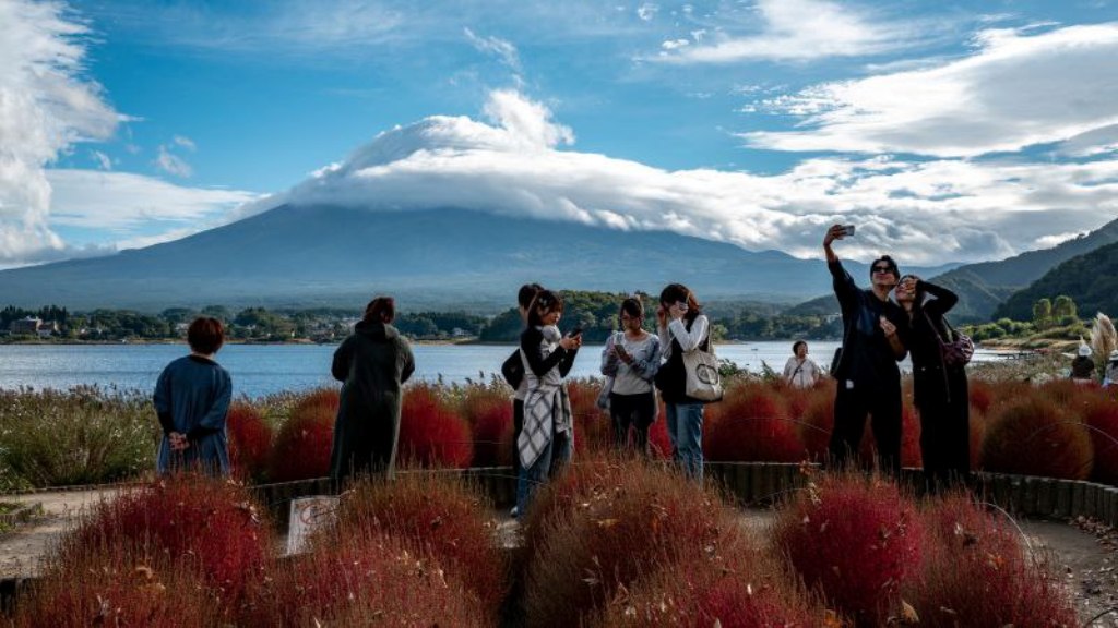 China Warns Citizens Against Japan Travel as Taiwan Spat Escalates