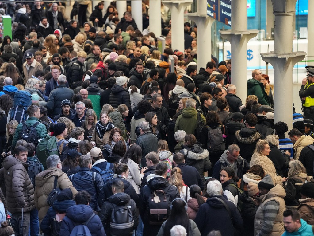 Eurostar Suspends all Europe Trains Over Power Issue During Holiday Travel