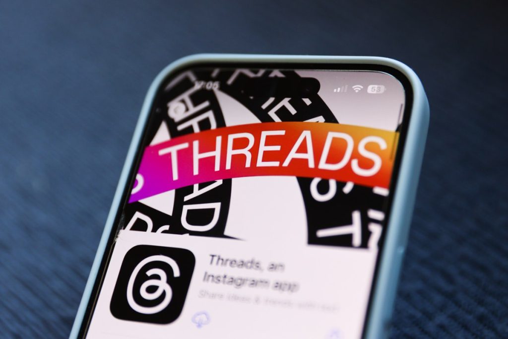 Threads Edges Out X in Daily Mobile Users, New Data Shows