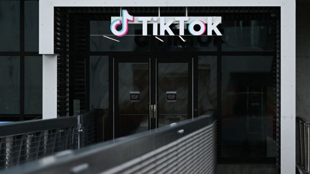 TikTok is Investigating Why Some Users can’t Write ‘Epstein’ in Messages