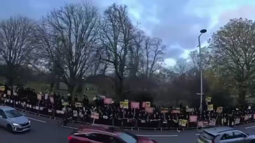 You Wouldn’t Find This in The Main Stream Media: Thousands of Orthodox Jews lined up in London to oppose Zionism while chanting “Israeli Government Shame On You!”