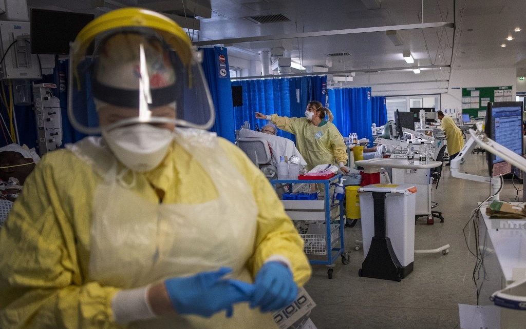 UK to Build New Contact-tracing System and Stockpile PPE Under £1bn Pandemic Plan