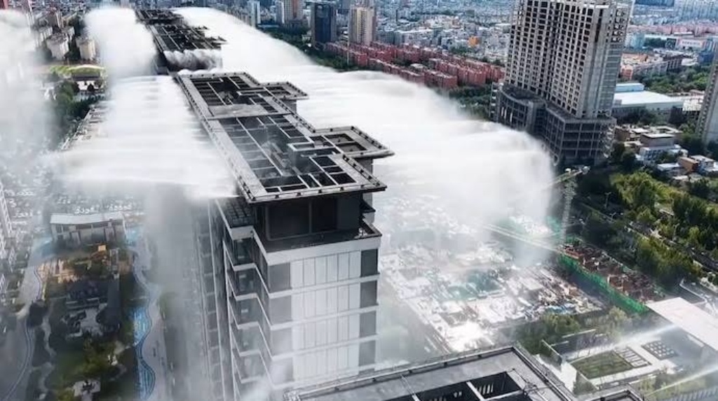 A Chinese Residential Complex has Gone Viral for Its Rooftop Misting System, Which Reduces the Temperature by 5-8°C in Just a Few Minutes