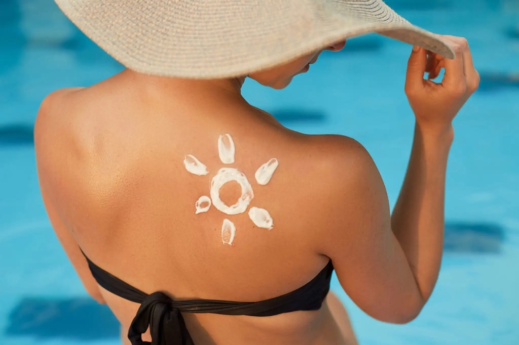Australia is Finally Admitting that Sunscreens are Made with Cancer Causing Fragrance Chemicals, Parabens, Chemical Solvents and Petroleum